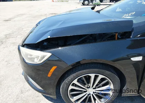 2018 Buick Regal Sportback Essence z USA, uszkodzony, nr VIN W04GP6SX9J1091640